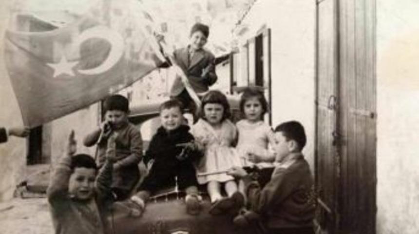 Kıbrıs&rsquo;ta 1950&rsquo;li Yıllarda Ki 23 Nisan Coşkusu Fotoğraf Karesinde