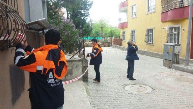 Siirt’te Şiddetli Rüzgar Apartman Çatısını Uçurdu