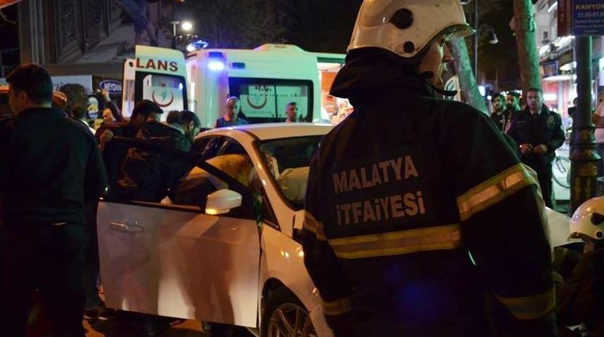 Malatya&rsquo;da Trafik Kazası: 3 Yaralı
