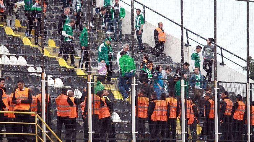 Bursaspor Taraftarı Trib&uuml;n&uuml; Terk Etti