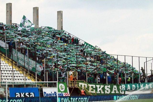 Bursaspor Taraftarı Tribünü Terk Etti