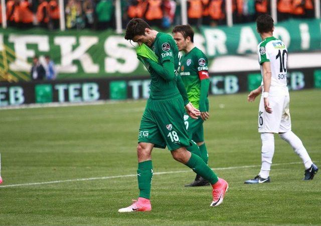 Bursaspor Taraftarı Tribünü Terk Etti