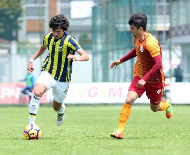 Günün İlk Derbisi Fenerbahçe’nin