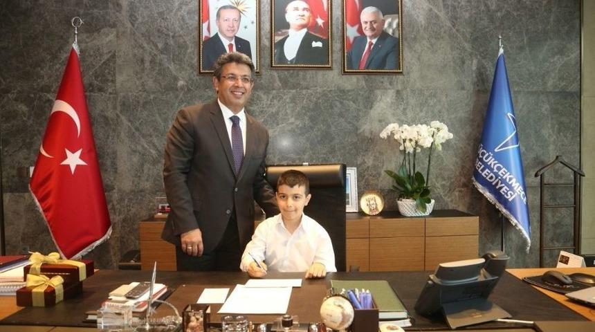 K&uuml;&ccedil;&uuml;k&ccedil;ekmece&rsquo;de Coşkulu 23 Nisan Kutlaması