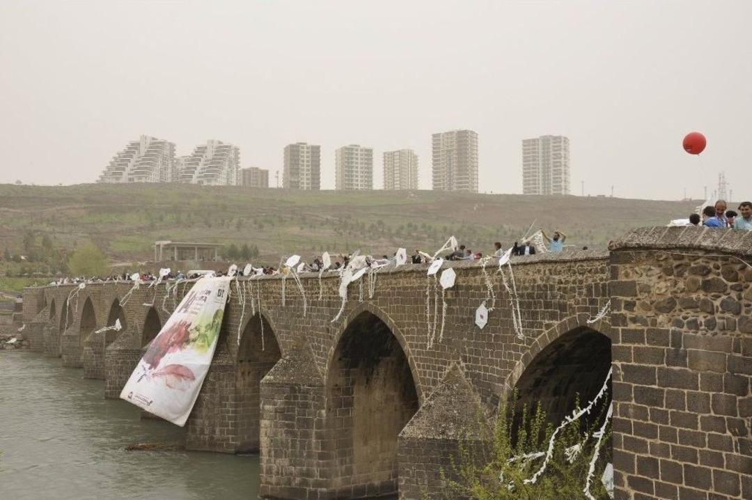 Sur U&ccedil;urtmalarla Renklendi