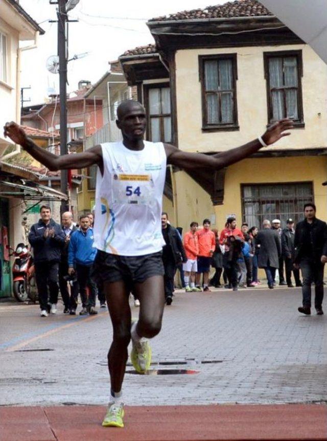 Bursa Osmangazi Yarı Maratonu Kenyalılar'ın