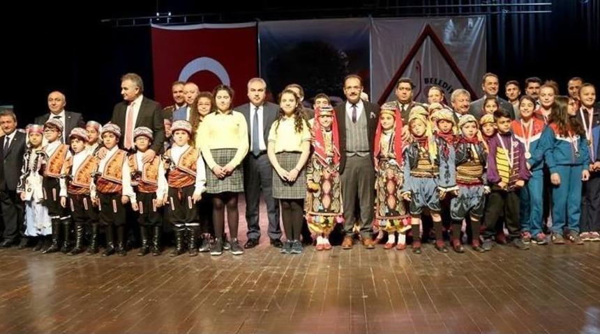 Uşak&rsquo;ta 23 Nisan Ulusal Egemenlik Ve &Ccedil;ocuk Bayramı Kutlandı