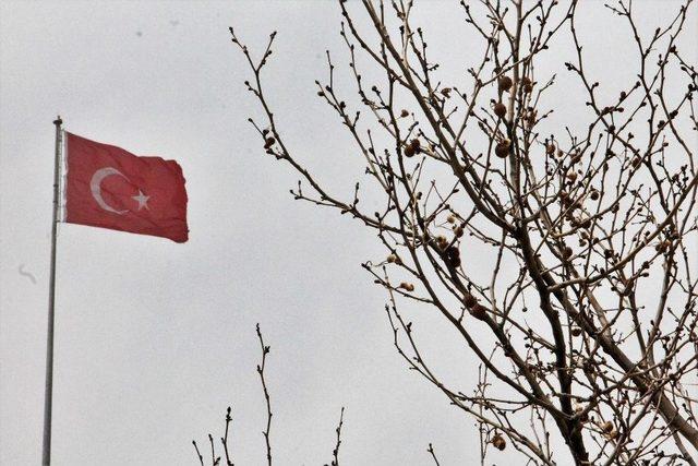 Elazığ’da Gökyüzü Tozla Kaplandı