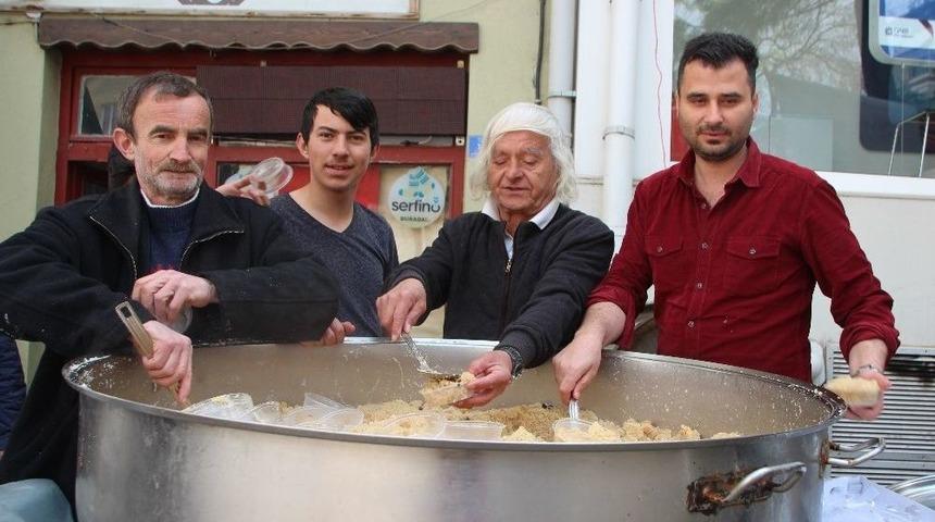 Bilecik&rsquo;te &Ccedil;arşı Esnafı Helva Dağıttı