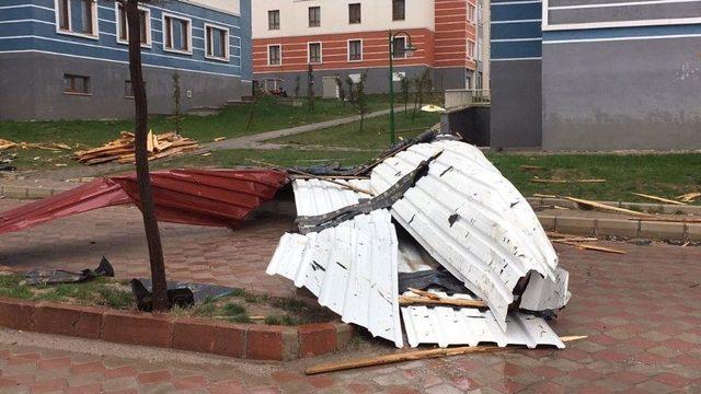 Yozgat’ta Şiddetli Rüzgar Çatıları Uçurdu