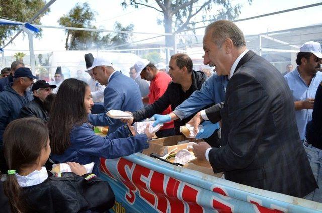 Didim’de Balık-ekmeğe Yoğun İlgi.