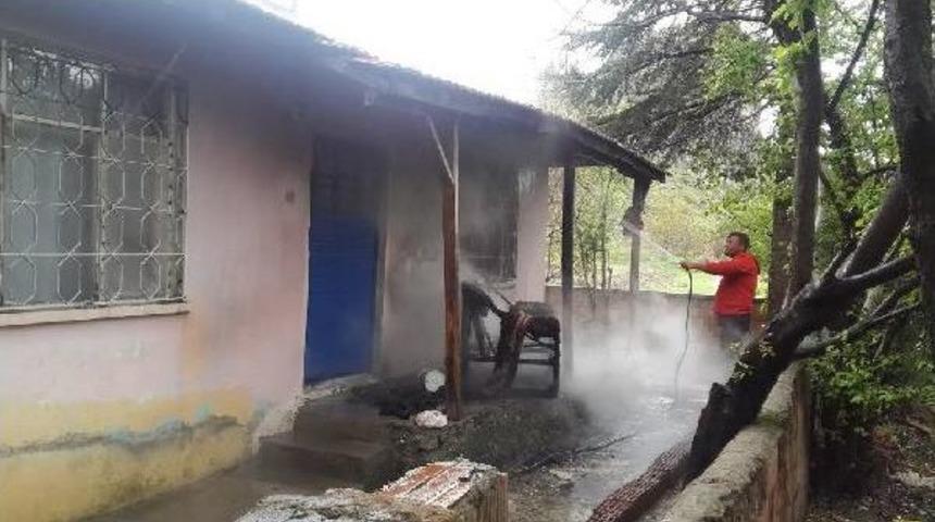 Soba Kovasından Çıkan Yangın Paniğe Neden Oldu