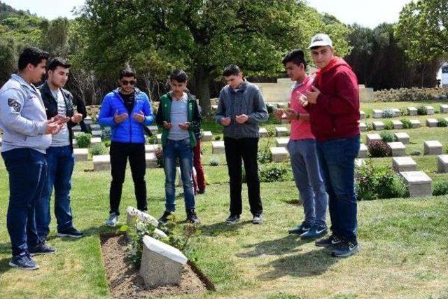 Türk Ve Anzak Torunları Bir Kez Daha Atalarının Huzurunda