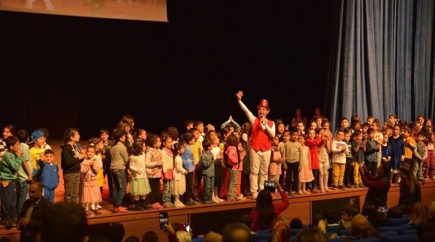 B&uuml;y&uuml;kşehir Belediyesi 23 Nisan &Ccedil;ocuk Ş&ouml;leni D&uuml;zenledi