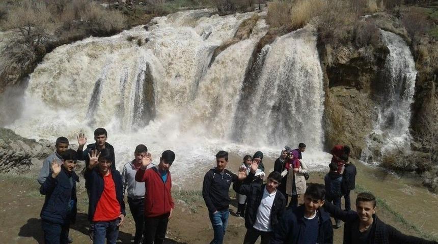 Lise &Ouml;ğrencilerine Moral Gezisi