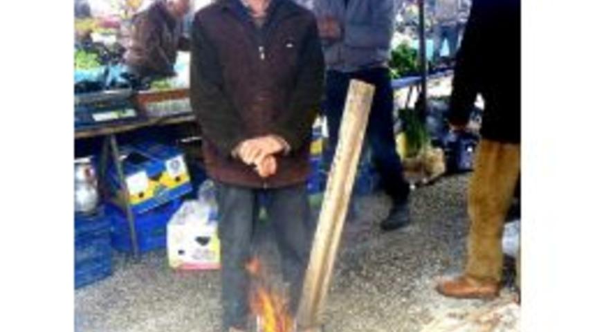 Nisan Ayında Pazarcılar Ateşle Isındı