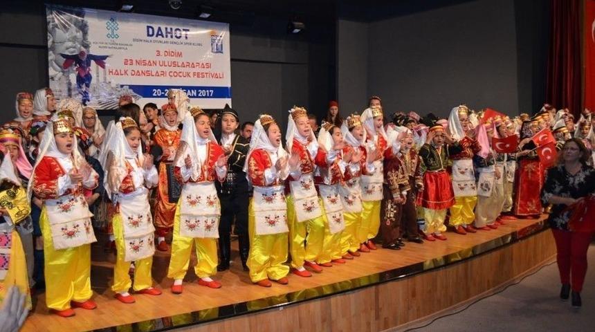 Dahot 3. Halk Danslar Şenliği B&uuml;y&uuml;k İlgi G&ouml;rd&uuml;