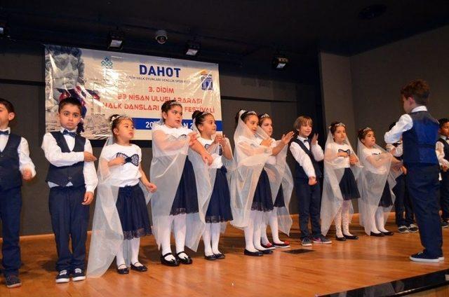 Dahot 3. Halk Danslar Şenliği Büyük İlgi Gördü