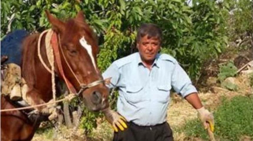 Kafasında Bı&ccedil;ak Darbeleri Olan Belediye İş&ccedil;isi Tarlada &Ouml;l&uuml; Bulundu