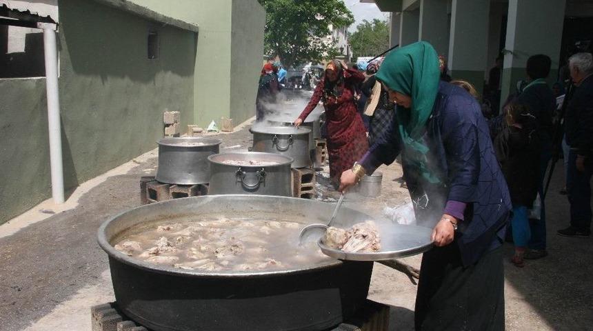 Elbeyli&rsquo;de 10 Bin Kişiye Yemek Dağıtıldı