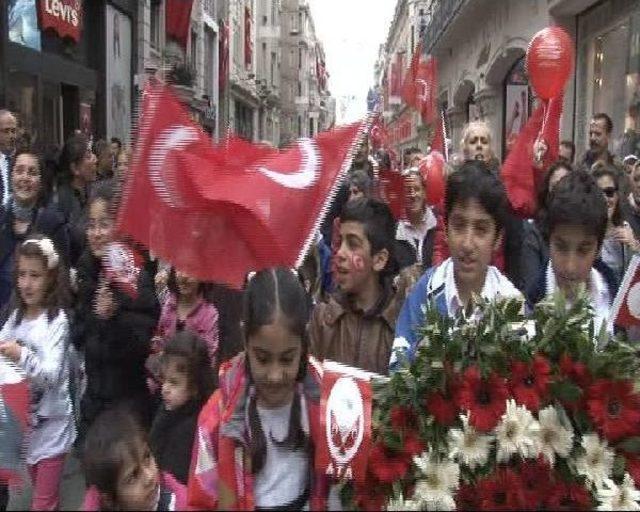 Chp 23 Nisan'ı Taksim'de Kutladı