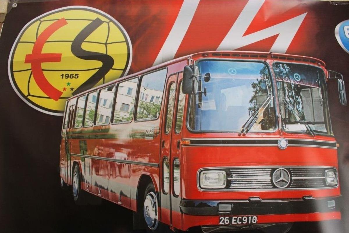 Eskişehirspor&rsquo;un Efsanelerini Stada Emektar Otob&uuml;s Taşıdı