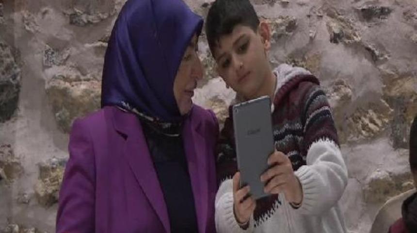 Semiha Yıldırım, 81 Ilden 81 &Ccedil;ocukla 23 Nisan'ı Kutladı