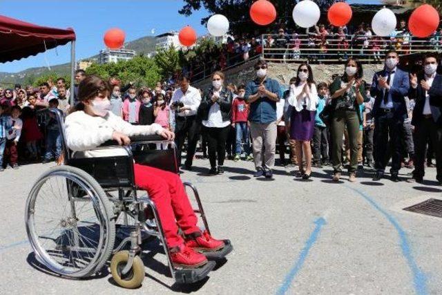 Kanser Hastası Sıla Için Özel 23 Nisan Kutlaması