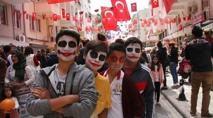 23 Nisan Coşkusu 105 Sokağa Taştı