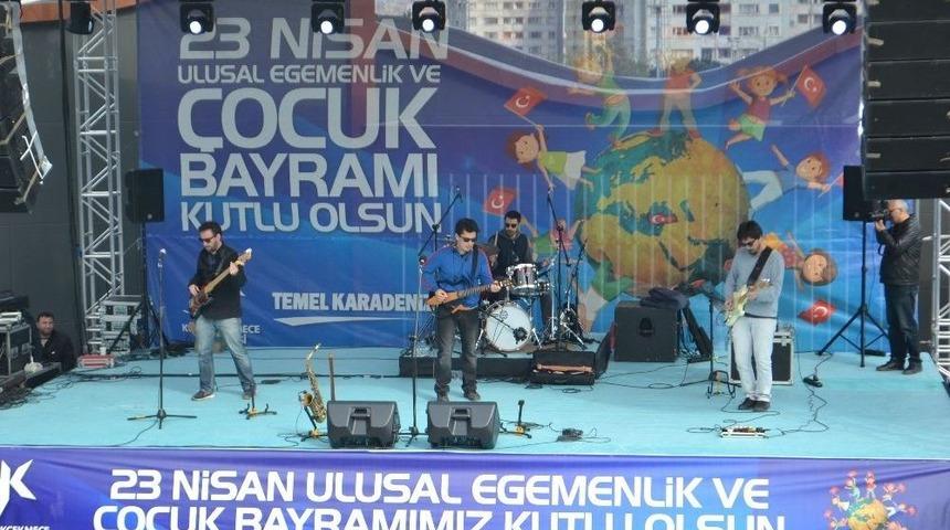 K&uuml;&ccedil;&uuml;k&ccedil;ekmece&rsquo;de &Ccedil;ocuklar 23 Nisan Konseri İle Eğlendi