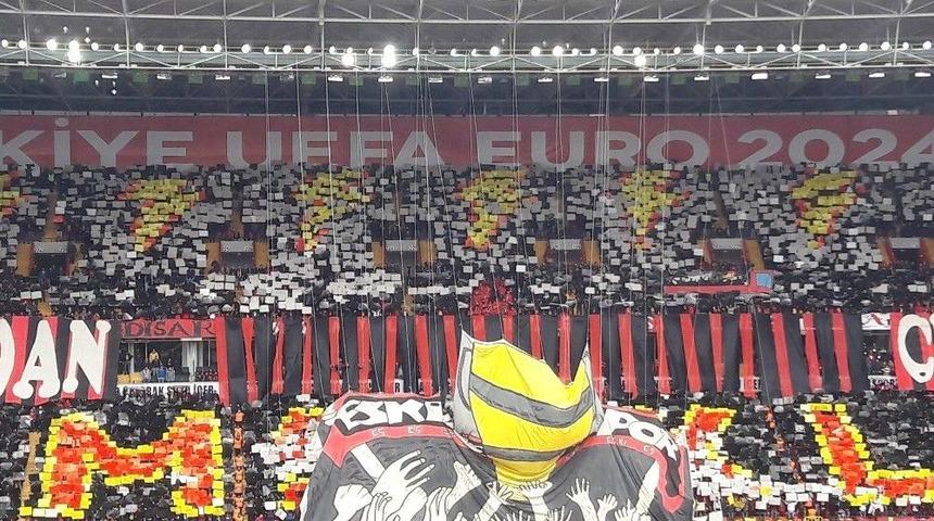 Eskişehirspor Taraftarından Şampiyonluk Koreografisi