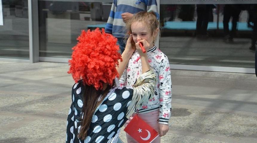 Doğa Cadde&rsquo;den Pamuk Şekerli 23 Nisan Kutlaması