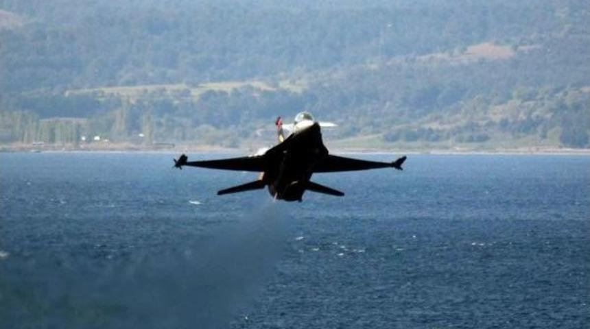 Solot&uuml;rk'ten &Ccedil;anakkale'de 23 Nisan G&ouml;sterisi