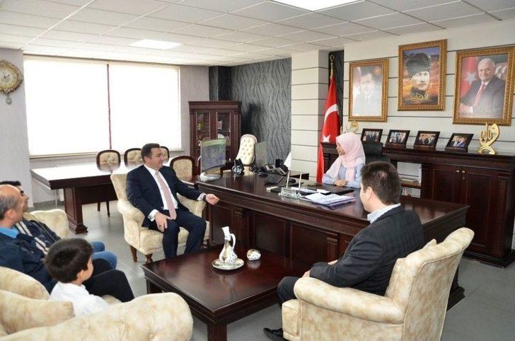 Bozüyük Belediye Başkanı Bakıcı, Koltuğunu Öğrencilere Devretti G1