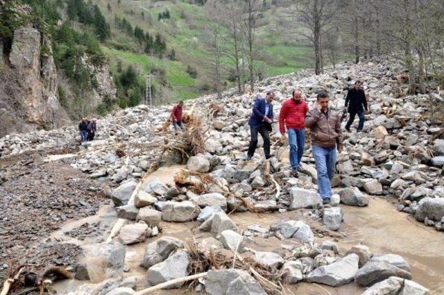 Trabzon'da Fırtına Can Aldı, Hes Bağlantı Borusu Patladı, Yolları Su Bastı (2)