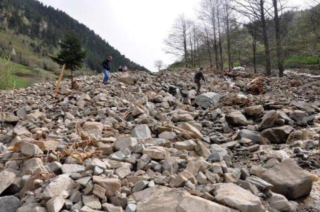 Trabzon'da Fırtına Can Aldı, Hes Bağlantı Borusu Patladı, Yolları Su Bastı (2)