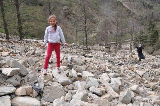 Trabzon'da Fırtına Can Aldı, Hes Bağlantı Borusu Patladı, Yolları Su Bastı (2)