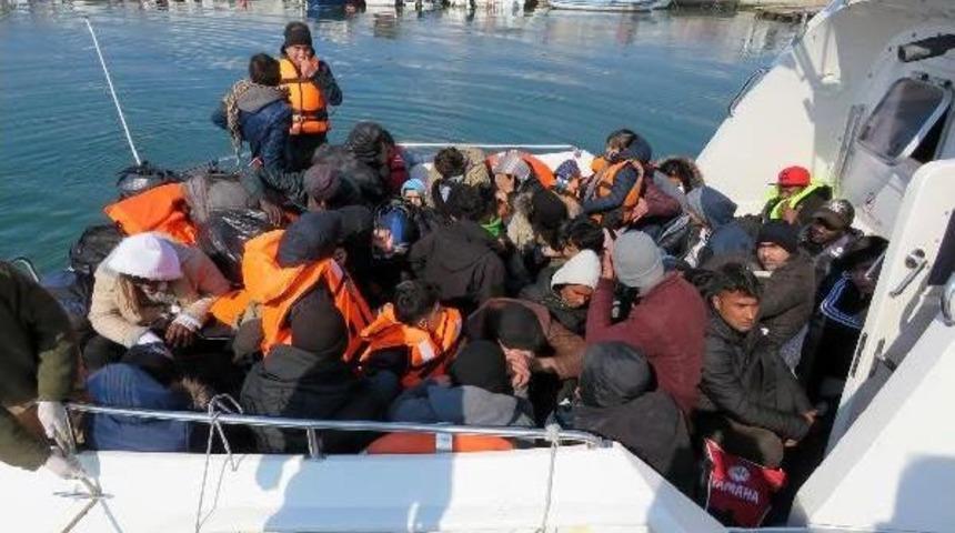 Ayvacık'ta Denizde 54 Ka&ccedil;ak Yakalandı