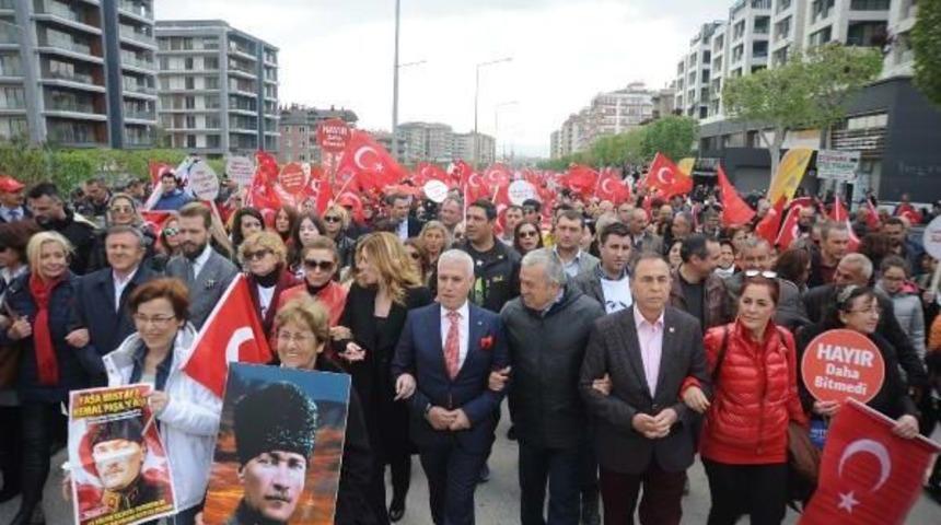 Bursa'da Coşkulu 23 Nisan Y&uuml;r&uuml;y&uuml;ş&uuml;