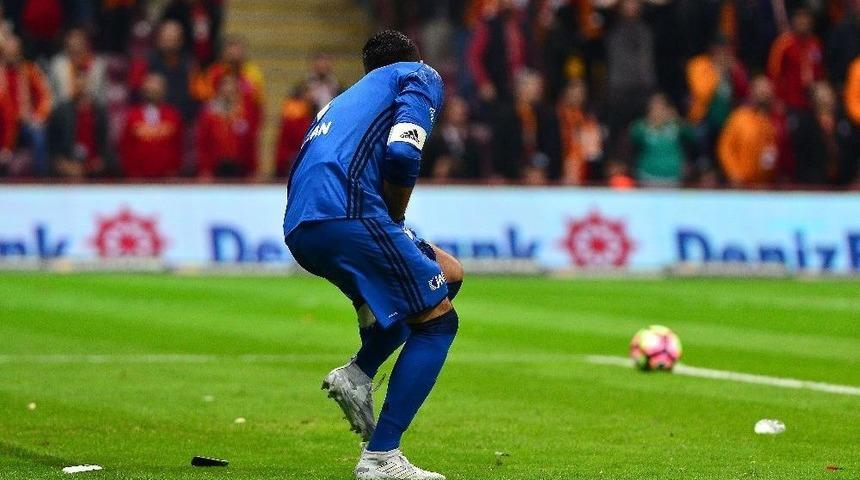 Galatasaray Trib&uuml;nlerinden Volkan Demirel&rsquo;e Tepki