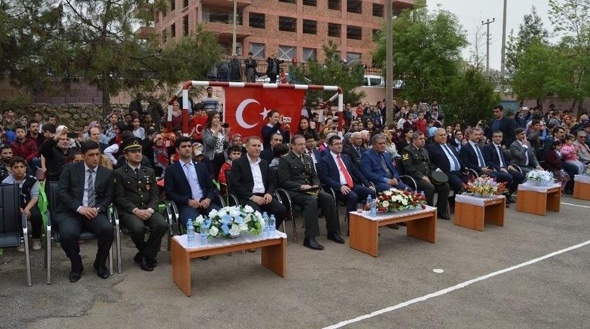 Besni&rsquo;de 23 Nisan Coşkuyla Kutlandı