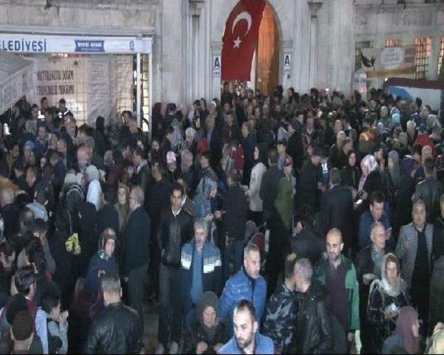 Miraç Kandili’Nde Eyüp Sultan Camii’Ne Akın Ettiler