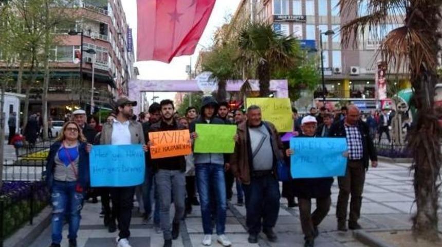 Avcılar'da Referandum Sonu&ccedil;ları Protesto Edildi