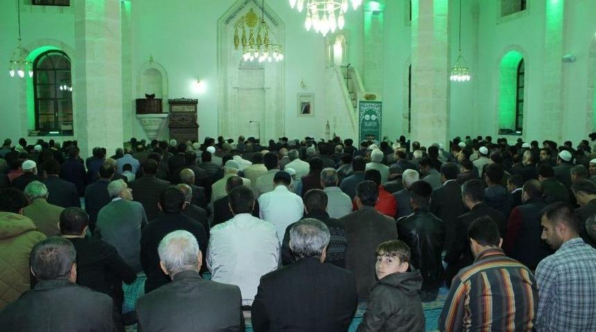 Mira&ccedil; Kandilinde Camiler Dolup Taştı