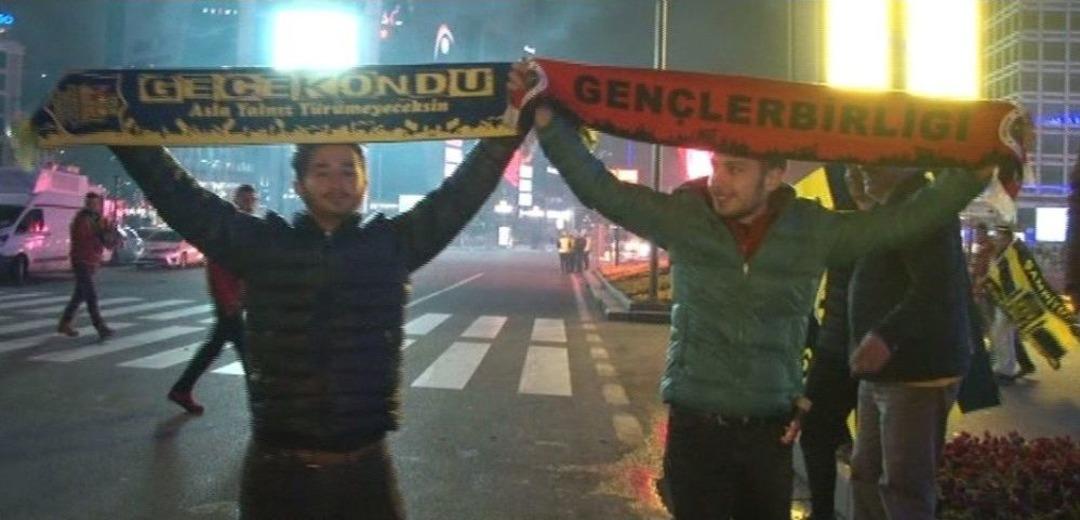 Ankarag&uuml;c&uuml; Taraftarından Coşkulu Şampiyonluk Turu