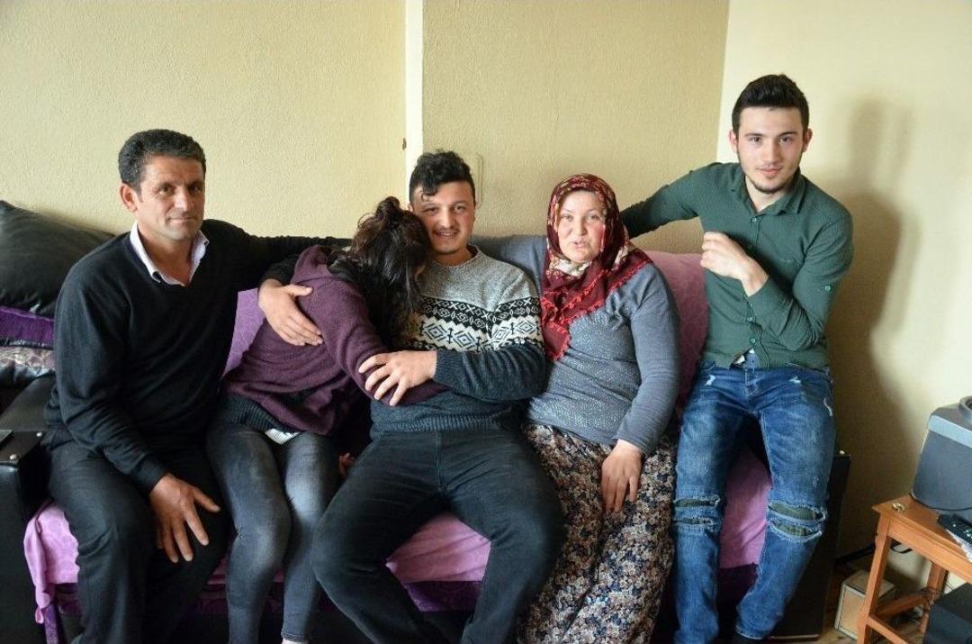 Kayıp Kızlarına Kavuşan Aileler &Ccedil;ok Mutlu