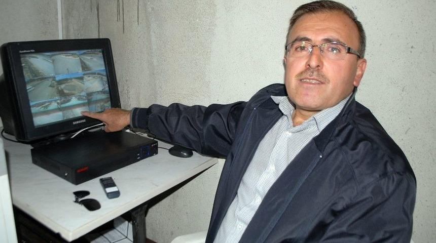 Hırsızlardan Bunalan Muhtar, Mahalleyi G&uuml;venlik Kamerasıyla Donattı