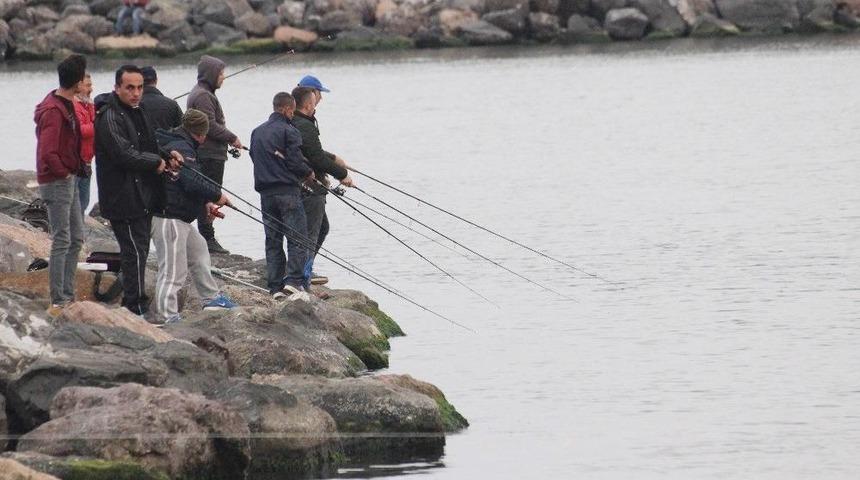 Olta Balık&ccedil;ıları Av Yasağına Uyulmamasından Şikayet&ccedil;i