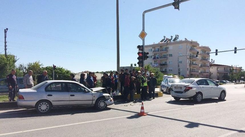 Demre&rsquo;de Kaza: 2 Yaralı