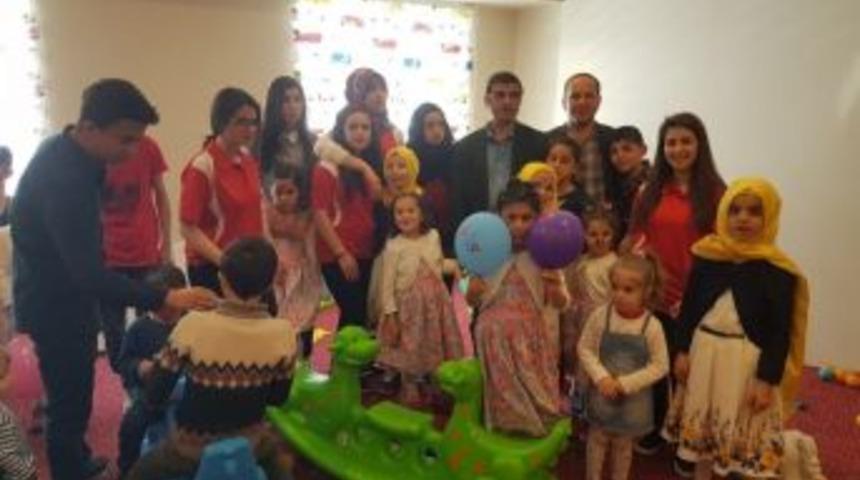 Nene Hatun Kız Yetiştirme Yurdu Ve &Ccedil;ocuk Yuvası &Ccedil;ocuklarının 23 Nisan Heyecanı